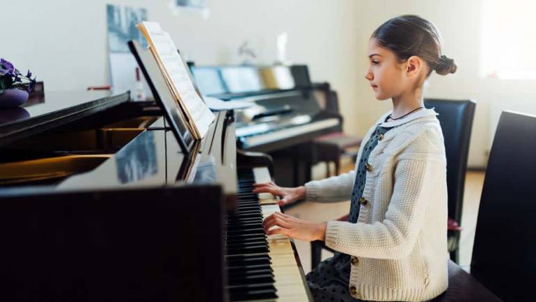 The Key to Comfort: The Importance of Proper Posture at the Piano